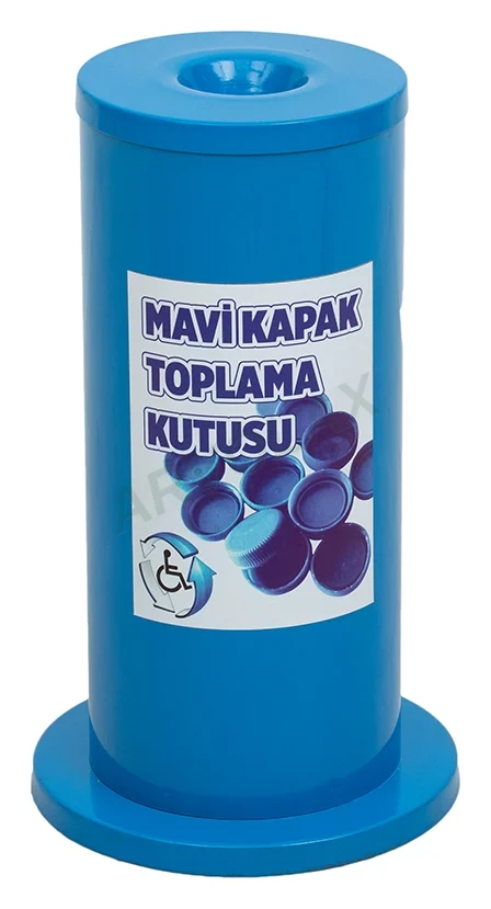 Mavi Kapak Toplama Kutusu – Ø 21 cm, yükseklik 40 cm – Mavi silindirik, üstte yuvarlak ağızlı